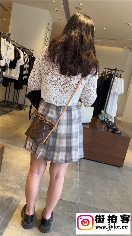 11 (8).jpg