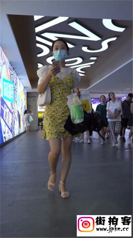 151843k4f07cuqdr00g70f.jpg