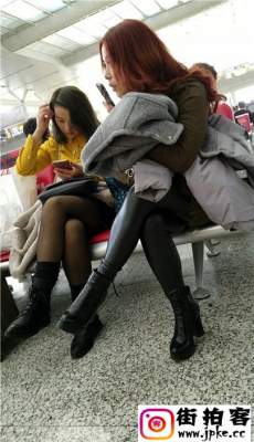 4K-高铁站拍摄黑色丝袜和黑色紧身皮裤两个少妇[MP4/1.11G]