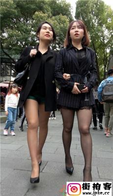 4K- 街拍两个高跟丝袜OL美女极品美腿