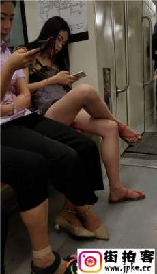 4K-地铁拍摄黄色T恤热裤性感美腿漂亮美女[MP4/344M]