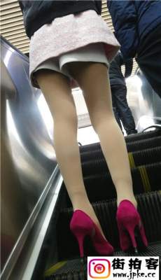 4K-跟拍白色短裤肉色丝袜极品长腿粉红高跟美女[MP4/1.41G]