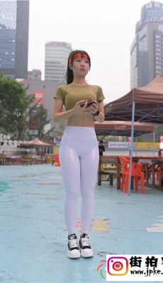 4K-【盛夏街拍】白色亮光紧身裤小姐姐 套图+视频
