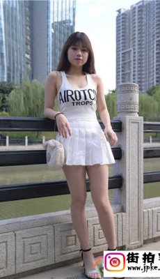 4K-白色超短裙肉色丝袜高跟性感美眉 套图+视频[MP4/26G]