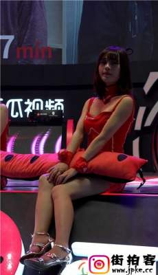 4K-2018CJ端坐的红色连衣包臀短裙性感白腿美女[MP4/632M]