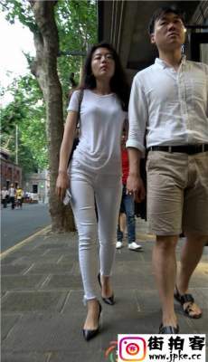 4K-街拍白色微透紧裤美少妇极品美腿翘臀