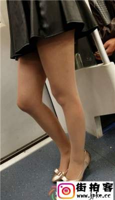 4K-地铁站黑色超短裙肉色丝袜高跟极品美腿漂亮少妇[MP4/1.68G]