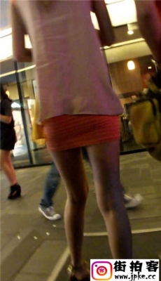 和男朋友一起逛街的橙色包臀裙高跟美女[MP4/123M]