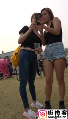 4K-近拍蓝色紧身牛仔裤美眉性感饱满宽臀