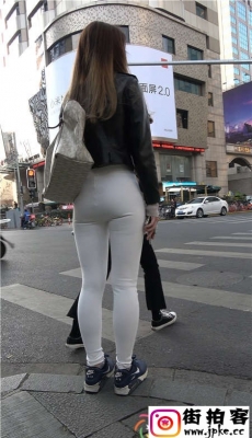 4K-性感包臀紧身白裤美女极品饱满翘臀