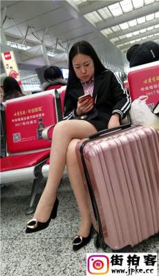 4K-火车站候车的极品肉色丝袜白腿长发少妇[MP4/1G]