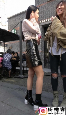 4K-街拍超性感黑皮裙长腿高跟美女[MP4/1.6G]