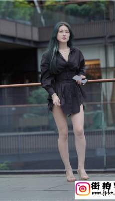 街头拍照的极品白皙长腿美女模特 套图+视频[MP4/2.02G]