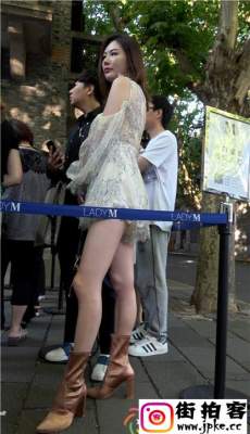4K-街拍超性感连衣短裙肉丝性感长腿高跟美女