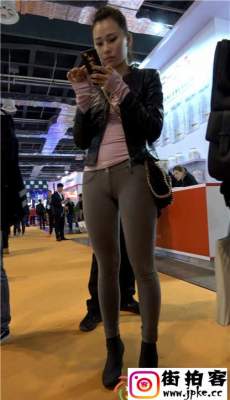 4K-展会性感紧身提臀裤美女性感美腿圆翘臀