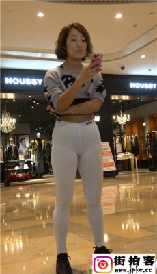 4K-商场白色瑜伽裤美女极品丰满前三角圆臀