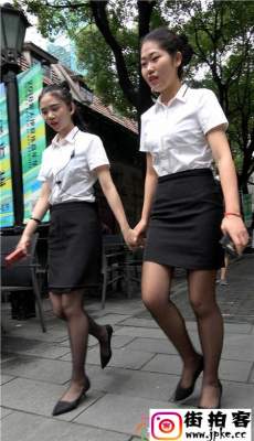 4K-街拍两个黑色包臀裙黑丝高跟美腿OL美眉[MP4/1.67G]