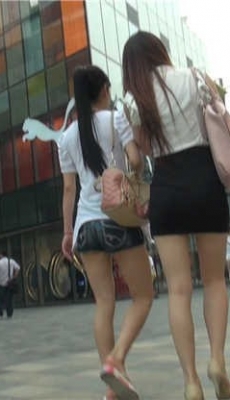 牛仔热裤和包臀短裙两个美女极品美腿[MTS/303M]