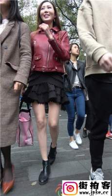 4K-逛街的黑色短裙高跟极品白皙长腿美女[MP4/2.26G]