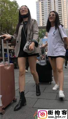 4K-街拍两个性感热裤长腿高跟白腿美女[MP4/1.29G]