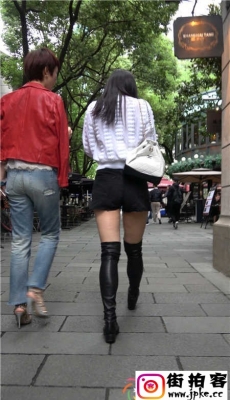 4K-黑色短裤极品肉丝长腿高筒长靴翘臀超性感美女[MP4/1.15G]