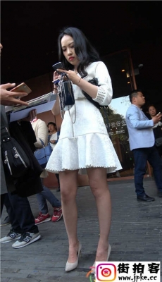 4K-性感白色连衣短裙肉丝长腿高跟美女[MP4/1.4G]