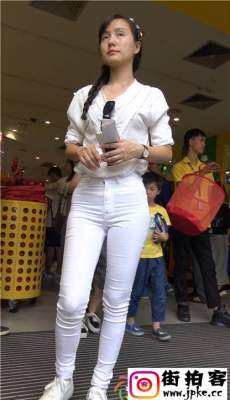 4K-街拍白色紧身裤性感美少妇饱满圆润翘臀