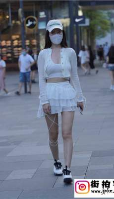 街拍白色超短裙极品美女 套图+视频[MP4/2.52G]