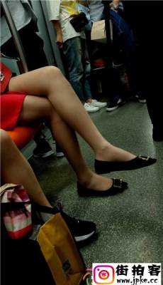 4K-地铁近拍红色短裙肉色丝袜极品长腿OL美女[MP4/855M]