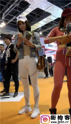 4K-展会近拍白色瑜伽裤美女性感 圆润翘臀