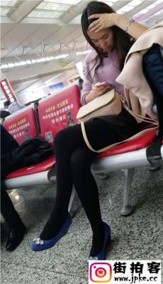 4K-地铁拍摄黑色丝袜丰满大臀包臀裙少妇[MP4/1.04G]